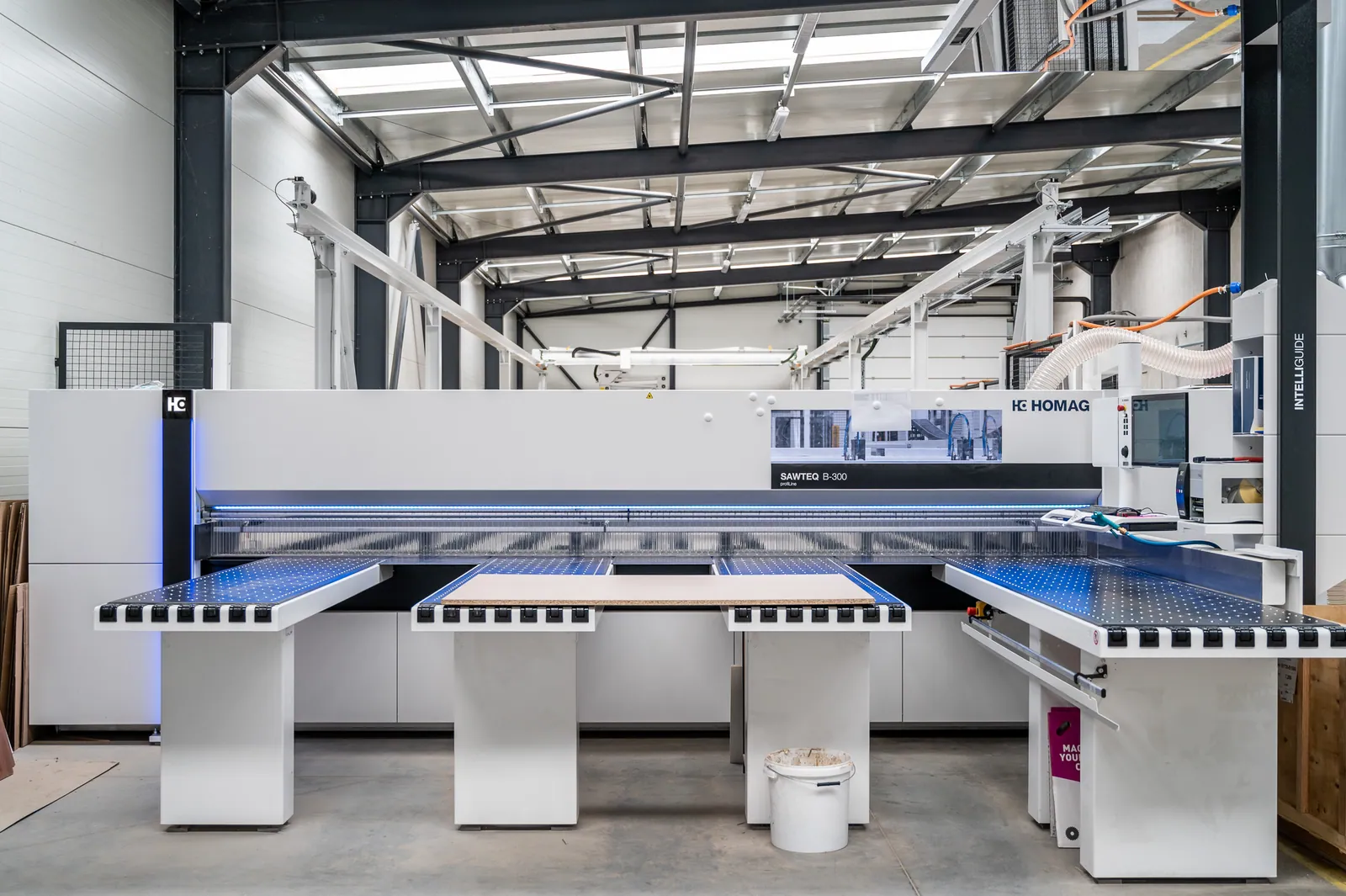 CNC obrábacie centrum HOMAG v hale
