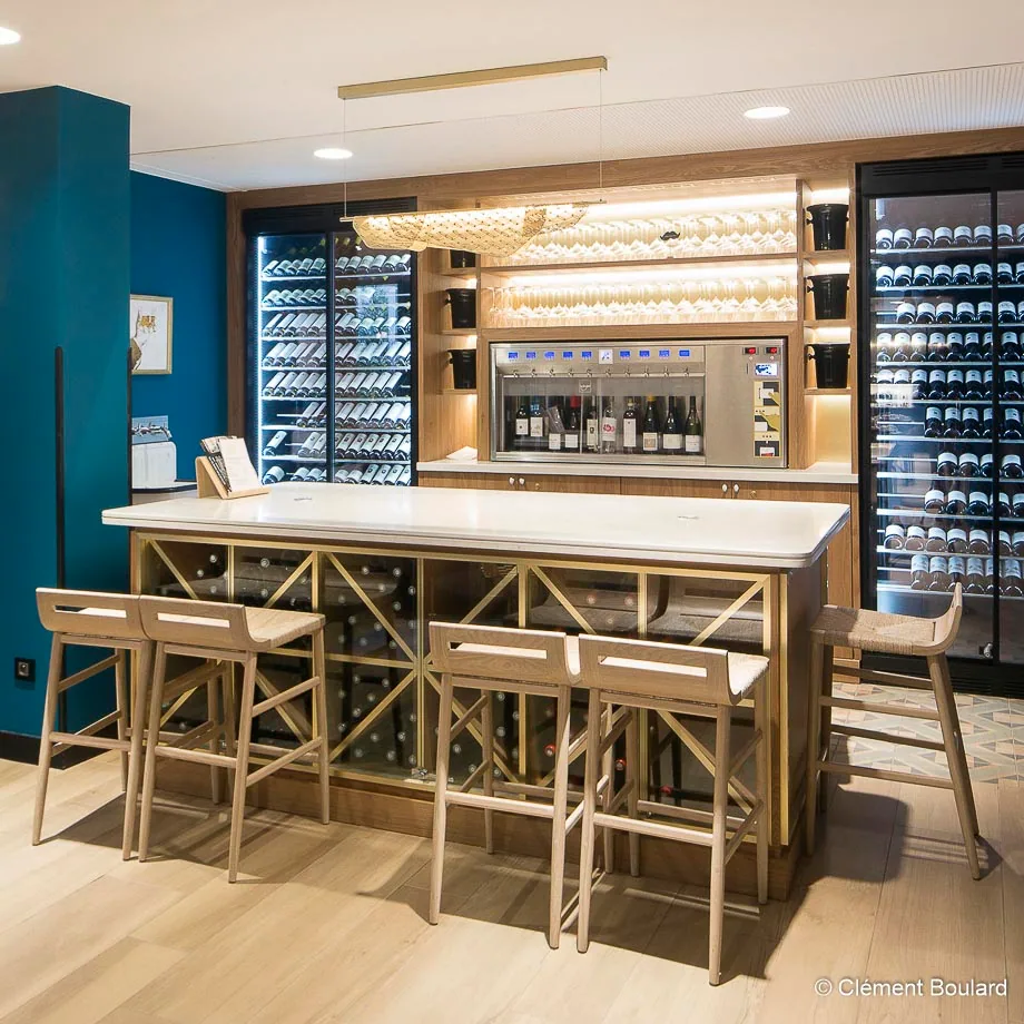 Hotel XO Paríž – vinotéka, lobby a izby